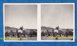 Photo Ancienne Stéréo - FONT ROMEU / ODEILLO - Habitants , Enfants Sur Un Mur , Gendarme ?- Eglise Pyrénées Orientales - Photos Stéréoscopiques