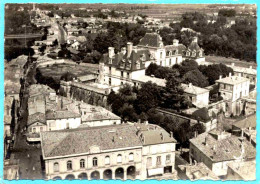 33 - M59400CPM - CADILLAC - Château D'epernon - Halle, Mairie - Vue Aerienne - Très Bon état - GIRONDE - Cadillac