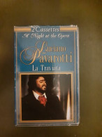 K7 Audio : A Night At The Opéra : Luciano Pavarotti - La Traviata (2 Cassettes) - Audiokassetten