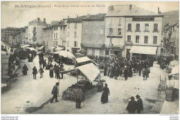 SAINT AFFRIQUE PLACE DE  LA LIBERTE UN JOUR DE MARCHE - Saint Affrique