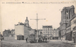 93-AUBERVILLIERS- LA PLACE , LA MAIRIE, L'EGLISE ET LE TERMINUS DES TRAMWAYS - Aubervilliers