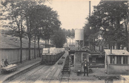 91-CORBEIL- ETABLISSEMENT DECAUVILLE- UNE COUR DE DECHARGEMENT - Corbeil Essonnes