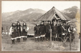 CARTE PHOTO HONGRIE ? BULGARIE ? - TB PLAN En Carte Photo GROUPE Personnages En Costume PAYS DE L'EST - Ungarn