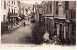 42 - B23880CPA - SAINT JUST SUR LOIRE - La Grande Rue - Tabac - Très Bon état - LOIRE - Saint Just Saint Rambert