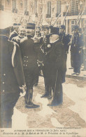 Royauté * Carte Photo * Le Roi Alphonse XIII à Versailles , Le 2 Juin 1905 * Le Roi Et Le Président De La République - Familias Reales