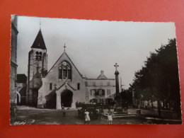 BIEVRES  PLACE DE L'EGLISE - Bievres