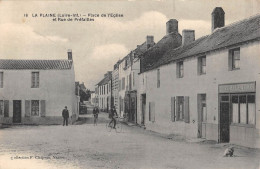 CPA 44 LA PLAINE / PLACE DE L'EGLISE ET RUE DE PREFAILLES / CAFE DU CENTRE - Altri & Non Classificati