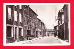 F-81-Alban-02P13  La Rue Centrale Et L'hôtel Du Commerce, Type Photo, BE - Alban