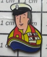 1616a  Pin's Pins / Beau Et Rare / BATEAUX / MARIN SAUVETEUR RNLI - Royal National Lifeboat Institution - Saving Lives A - Boats