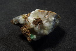 Annabergite ( 2 X 1 X 1 Cm ) KM 3 Mine - Lavrion - Greece - Minéraux