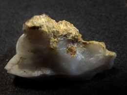 Ardennite-(As) (TL) (2 X 1 X 0.5 Cm )Ardennite-quartz-veins - Salmchateau - Vielsalm - Luxembourg - Belgium - Mineralen