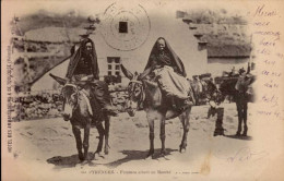 PYRENEES . FEMMES ALLANT AU MARCHE - Midi-Pyrénées