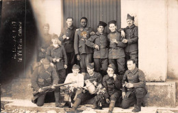 24-3397 : LA CAVALERIE CAMP DU LARZAC. CARTE-PHOTO GROUPE DE SOLDATS. 1937. LA FETE DU CAFFARD - La Cavalerie