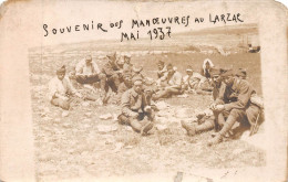 24-3399 : LA CAVALERIE CAMP DU LARZAC. CARTE-PHOTO GROUPE DE SOLDATS. 1937. MANOEUVRES - La Cavalerie