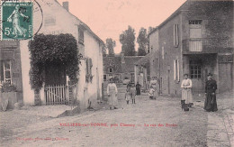 Villiers Sur Yonne - La Rue Des Ecoles - CPA °Jp - Saint Sauveur En Puisaye