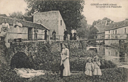 Condé En Brie * Le Lavoir Et La Passerelle Du Village * Enfants * Villageois - Altri & Non Classificati