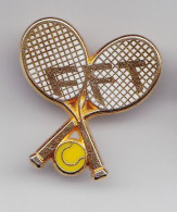 Pin's FFT Fédération Française De Tennis Raquettes Et Balle De Tennis Réf 5406 - Tenis
