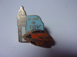 Pin's 10 Ans De TGV - Beffroi - SNCF - Doré Or Fin - Anniversaire - Ballard - TGV