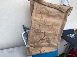 Ancien Sac  à Linge En Toile De Jute Avec Fleurs Sac à Linge - Borse E Borsette