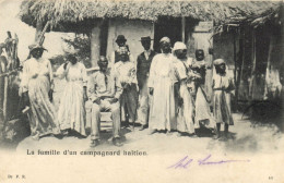 PC HAITI CARIBBEAN LA FAMILLE D'un CAMPAGNARD HAITIEN Vintage Postcard (b52110) - Haiti