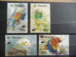 (8) ST VINCENT MNH 4v BIRDS * PAROTS. WWF - St.Vincent (1979-...)