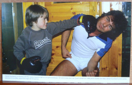 DANIEL GUICHARD ET SON FILS ANAEL EN PLEIN MATCH DE BOXE GRAND FORMAT - Célébrités