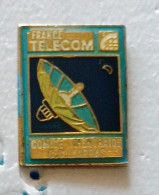 Pin's France Telecom Comité D'entraide  C.C.L ARRAS  Parabole Satellite - Telecom De Francia