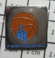 3419 Pin's Pins / Beau Et Rare / SPORTS / BASKET-BALL CLUB ST QUENTIN BALLON ORANGE - Baloncesto