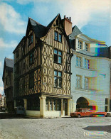 Automobiles - Tours - Maison Du Xve Siècle à L'angle Des Rues Du Change Et Du Grand Marché, Place Plumereau - CPM - Voir - PKW