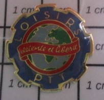 718C  Pin's Pins / Beau Et Rare / POSTES / LOISIRS PTT DETENTE ET LIBERTE Version Rouge - Postes