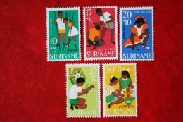 Kinderzegels Child Welfare Kinder Enfant; NVPH Nr: 484-488 Mi 528-532 ; 1967 MNH / POSTFRIS / **  SURINAME / SURINAM - Suriname ... - 1975