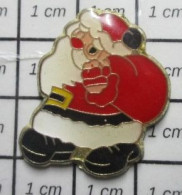 615D Pin's Pins / Beau Et Rare / NOEL / PERE NOEL QUI NE CONNAIT PAS "COMME J'AIME" - Christmas