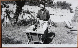 DANIEL GELIN AVEC SON FILS MANUEL GRAND FORMAT - Personalità