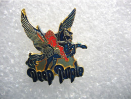 Pin's DEEP-PURPLE, Groupe Britannique De Rock. Formé En 1968, Il Compte Parmi Les Pionniers Du Genre Hard Rock. - Musique