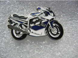 Pin's à 2 Attaches, Moto De La Marque SUZUKI Modèle GSX-R - Motorbikes