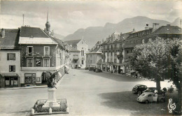 74* LA ROCHE S/FORON Place De La Republique  (CPSM Format 9x14cm)   RL38.0222 - La Roche-sur-Foron