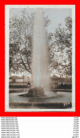 CPA (81)  LABRUGUIERE.  Place Des Victoires, Le Jet D'eau...S2374 - Labruguière