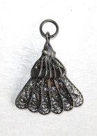 JOLI ANCIEN PENDENTIF EVENTAIL En METAL FILIGRANE ARGENTÉ, BIJOU MÉDAILLE ART NOUVEAU (1702.7) - Hangers