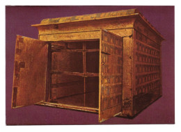 EGYPT // TUTANKHAMEN'S TREASURES - THE FIRST GREAT SHRINE OF WOOD COVERED WITH GILT STUCCO - Musea