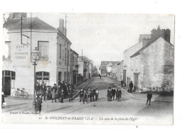 SAINT PHILBERT DE GRAND LIEU - 44 -  Un Coin De La Place De L'Eglise -  TOUL 3 - - Saint-Philbert-de-Grand-Lieu