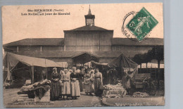 Ste Hermine : Les Halles Un Jour De Marché - Sainte Hermine