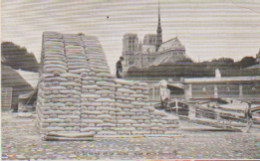 (75) PARIS. Berges De La Seine . Quai De La Tournelle (Péniches Et Nombreux Sacs De Sable / Vue Sur N-D.) - El Sena Y Sus Bordes