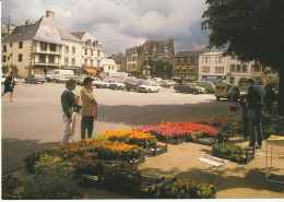 CPSM LESNEVEN MARCHE AUX FLEURS SUR LA PLACE DU GENERAL FLÔ - Lesneven