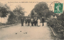 Tiercé * Une Partie De Boules Chez BRIAND Café De La Gare * Pétanque Joueurs De Boule Boulodrome * Villageois - Tierce