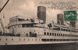 Le Havre - Le Paquebot FRANCE , Compagnie Générale Transatlantique , à L'appareillage Dans Le Port - Bateau - Port