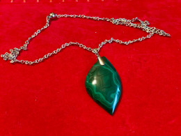 Ciondolo In Malachite Su Collana In Argento 925 - Arte Africana