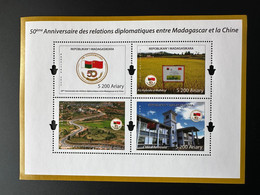 Madagascar Madagaskar 2022 Mi. Bl. 326 Sheetlet 50ème Anniversaire Relations Diplomatiques Chine China Riz CHU Hospital - Madagascar (1960-...)