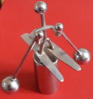 Figure Cinétique Skieur à Bascule Chromé En Métal Argenté - Metall