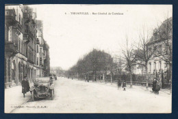 57. Thionville. Rue Général De Castelnau. Ancienne Voiture Avec Son Chauffeur. 1927 - Thionville