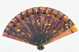 Petit éventail Ancien Décoré De Fleurs Peintes à La Main. Vers 1925. Art Déco.  Fermé 15,5 Cm, Ouvert 26 Cm - Fans